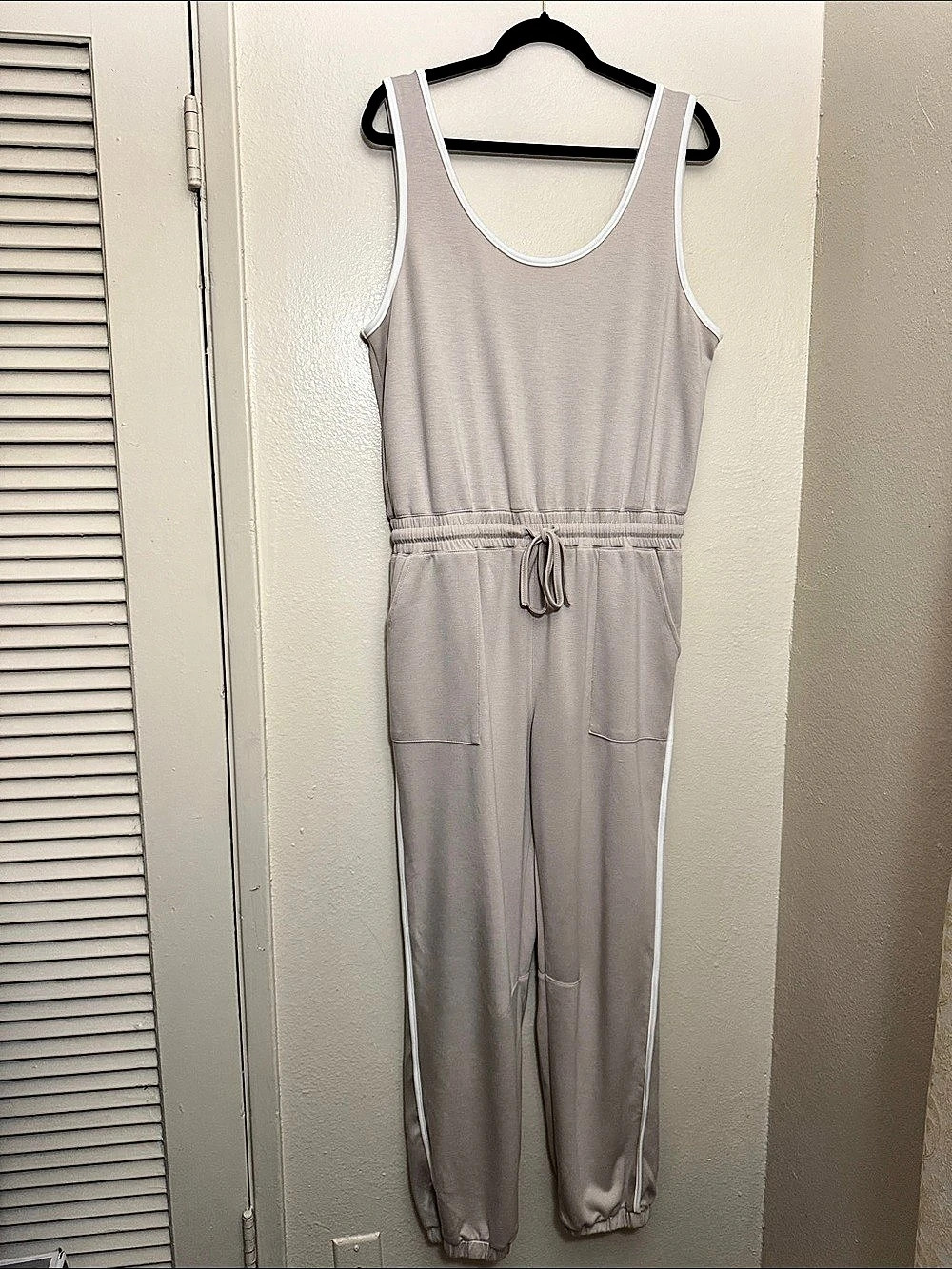 White Birch Preppy Leisurewear Sleeveless Jumpsuit in Beige With White Piping Si